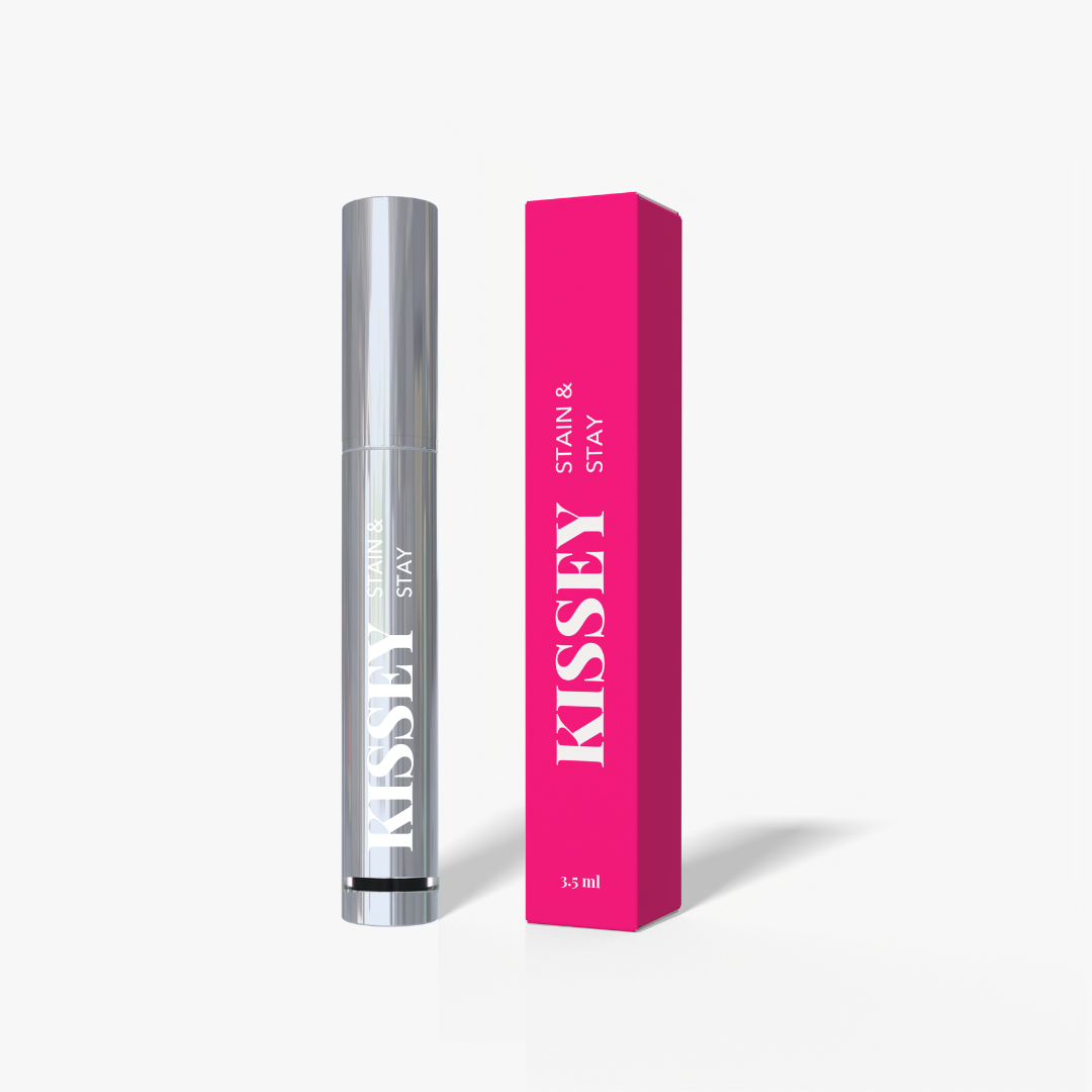 Kissey Stain & Stay vandfast læbestift i rød nuance på model