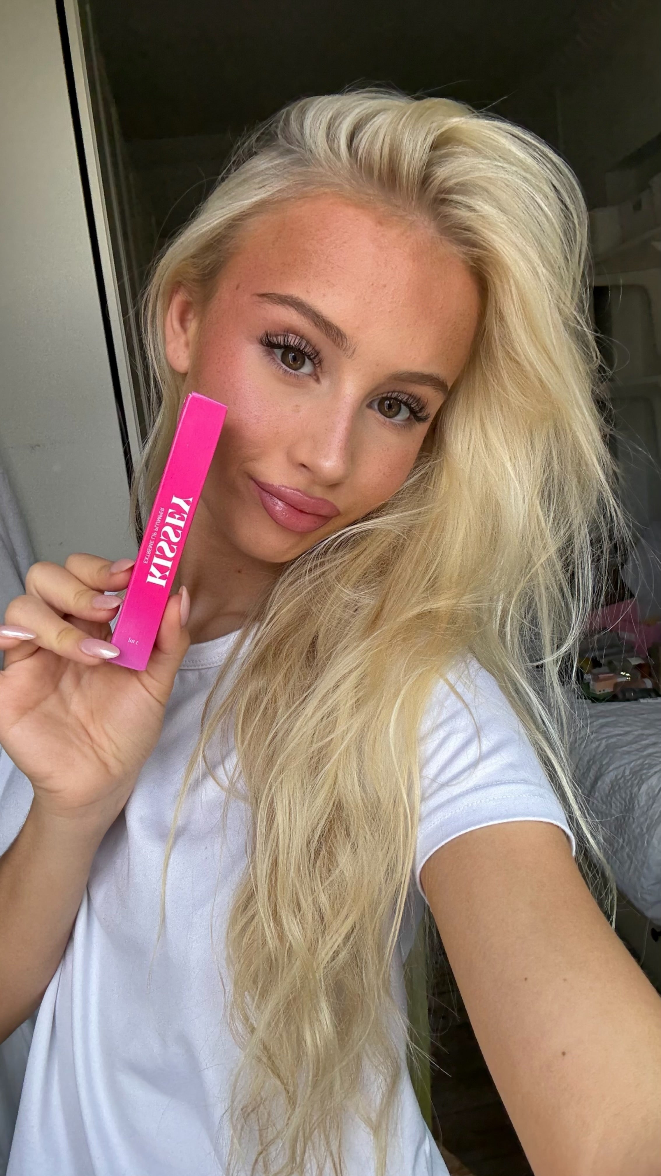 Laura Busander med naturligt fyldige læber efter lip plumper